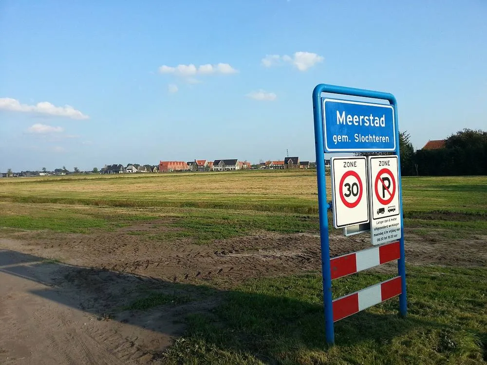 Meerstad: Begin van de Driemerenweg in Meerstad (2014)